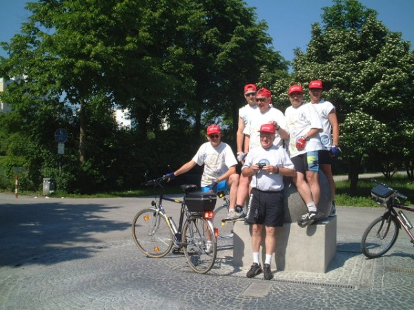 Die Crew beim 10jährigen Jubiläum mit unserem leider verstorbenen Führer Fredl in München im Rosengarten